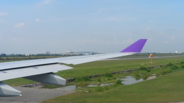 Вылет из аэропорта Суварнабхуми, Бангкок — стоковое видео