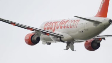 EasyJet Airbus 320 kalkış