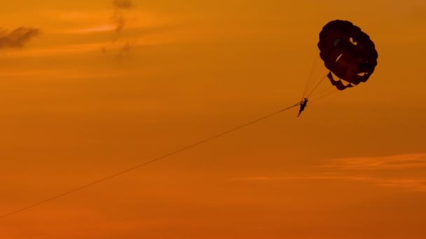 Parasailing extrémní sport — Stock video