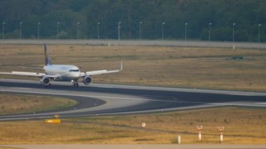 Lufthansa Airbus 320 Taksilemek