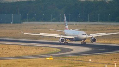 Amerikan Hava Yolları'nın Airbus A330 Taksilemek