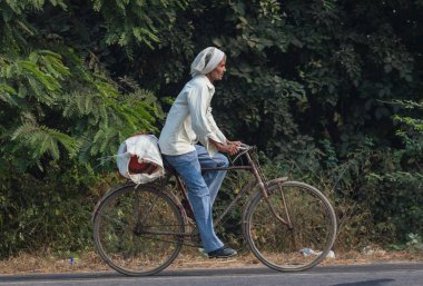 Hintli bir bisiklet sürme