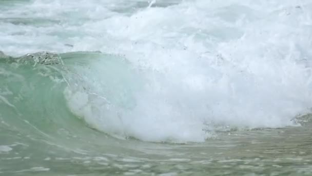 Turquoise rolling wave, slow motion — Stock Video