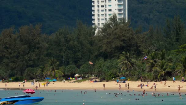 Yüksek sezon Karon Beach Phuket — Stok video
