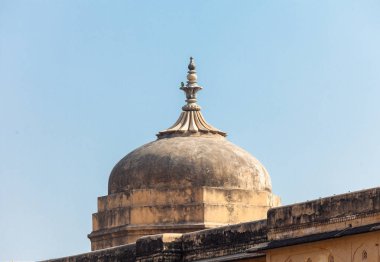 Duvarın arkasındaki eski kubbe