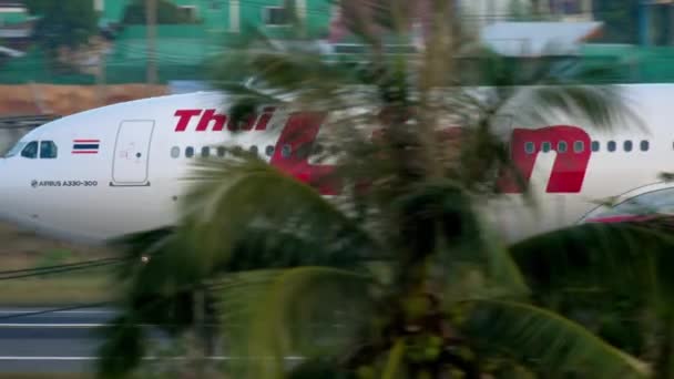 Freinage de l'avion après atterrissage — Video