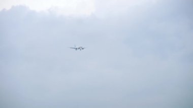 Yolcu uçak yaklaşıyor