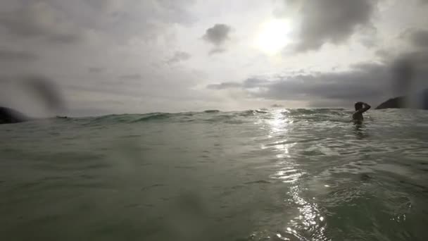 Hullámok Nai Harn-beach, Thaiföld — Stock videók