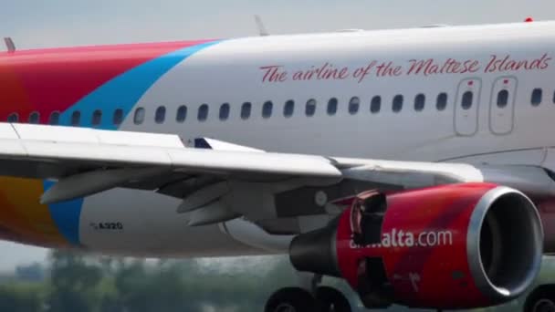 Air Malta Airbus A320 landning — Stockvideo