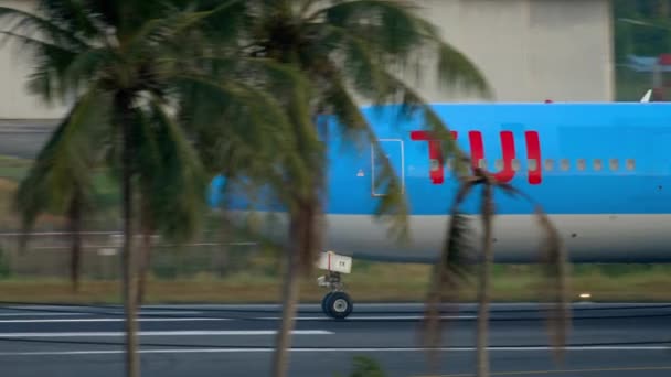 飞机着陆后刹车 — 图库视频影像