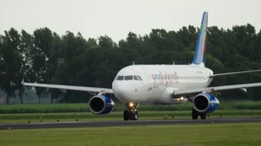 Küçük Planet Airbus A320 ayrılıyor