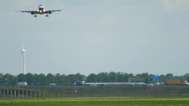 British Aairways Embraer 190 acercándose — Vídeos de Stock