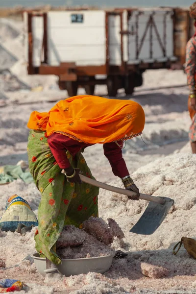 Indian woman works on salt mine