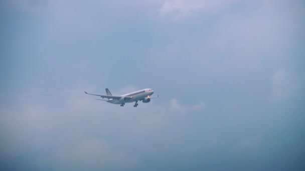 Airbus A330 Singapore Airlines zbliża się — Wideo stockowe