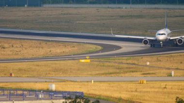 Lufthansa Airbus 320 Taksilemek
