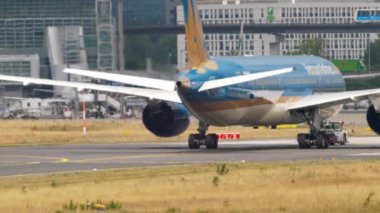 Boeing 787 hizmetten çekme