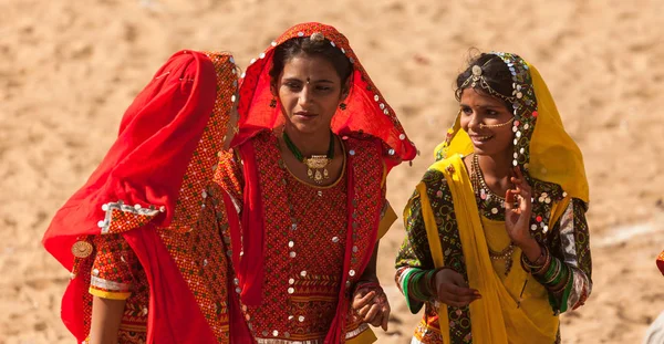 Indiska dansare på kamel mässan — Stockfoto