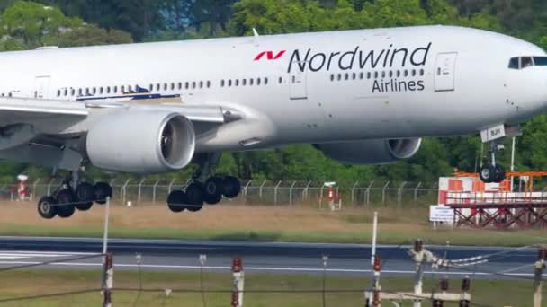 Boeing 777 toucher vers le bas — Video