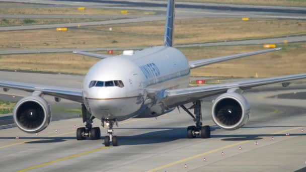 United Airlines Boeing 777 circulation de rouage — Video