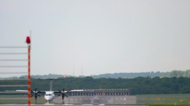 İniş sonrasında turboprop uçak frenleme