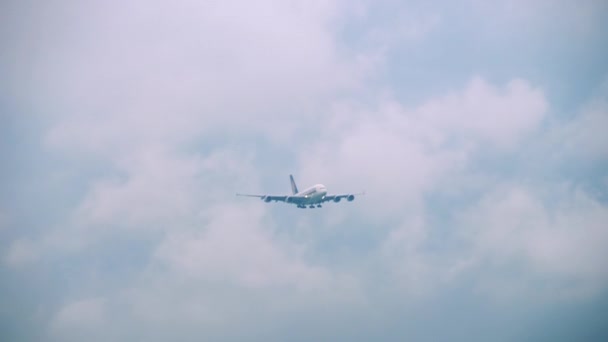 Großraumflugzeug im Anflug — Stockvideo