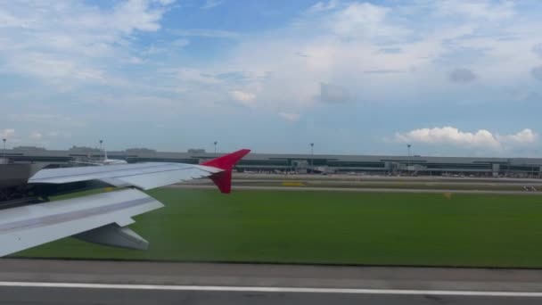 Braking after landing in Changi Airport — Stock Video