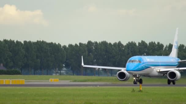 KLM Cityhopper Embraer 190 decolagem — Vídeo de Stock