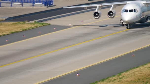 British Aeroapace 146 Avro Rj85 taxiing — Vídeo de Stock