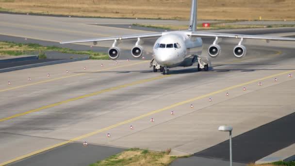 Britse Aeroapace 146 Avro Rj85 taxi — Stockvideo