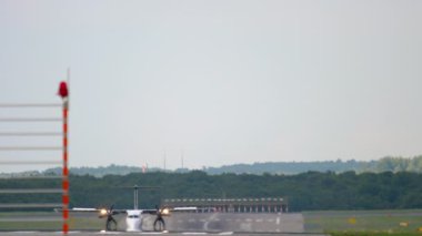 İniş sonrasında turboprop uçak frenleme