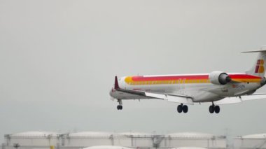 İberya Bölgesel Bombardier Crj-1000 iniş