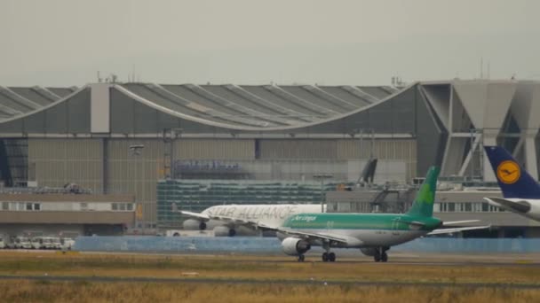 Aer Lingus 空客 A320 起飞 — 图库视频影像