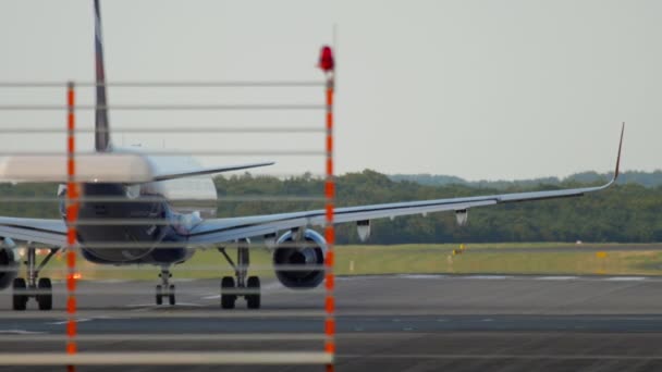 Táxis de avião antes da partida — Vídeo de Stock