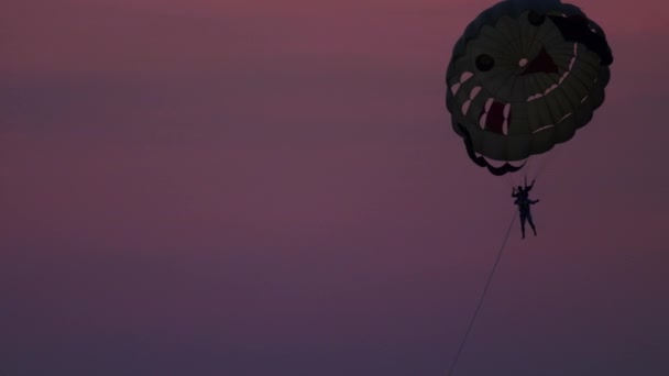 Parasailing esporte extremo — Vídeo de Stock