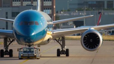 Boeing 787 servise çekme