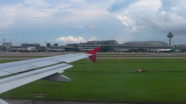 Braking after landing in Changi Airport — Stock Video