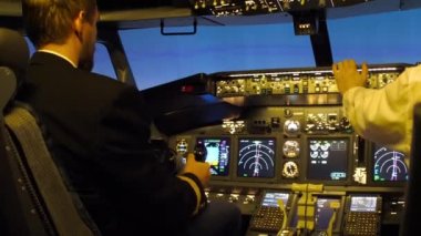 Sivil uçak kokpit.