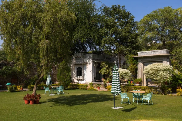 Tuin in het stadspaleis in Udaipur — Stockfoto