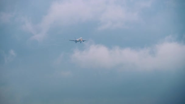 Großraumflugzeug im Anflug — Stockvideo