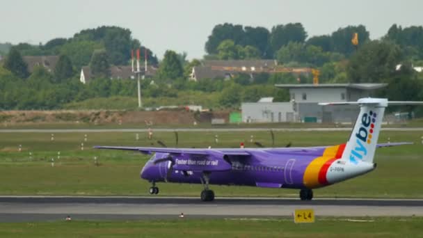 Salida del avión turbohélice — Vídeos de Stock