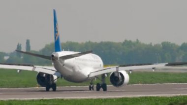 Hava Astana Embraer inişi