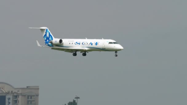 Scat Airlines Bombardier CRJ-200 leszállás — Stock videók