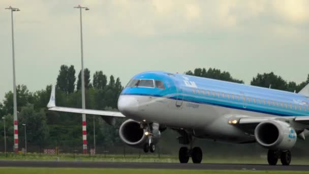 KLM Cityhopper Embraer 190 отправление — стоковое видео
