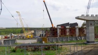 Bir otomobil tepe yolu inşaatı