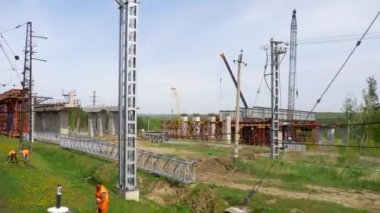 Bir otomobil tepe yolu inşaatı