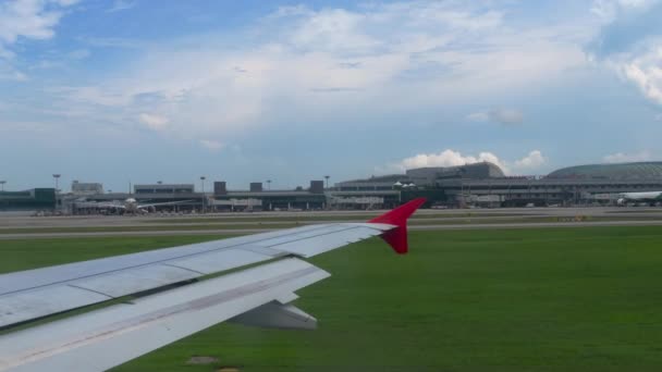 在樟宜机场降落后制动 — 图库视频影像