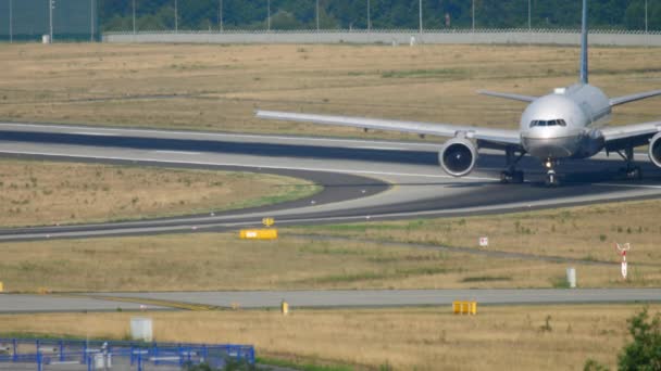 联合航空公司777滑行 — 图库视频影像