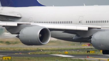 Boeing 747 açmak gidiş daha önce başlatmak için