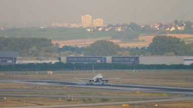 Lufthansa Havayolu 320 iniş yapıyor.