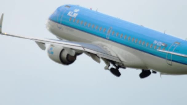 KLM Cityhopper Embraer 190 salida — Vídeos de Stock